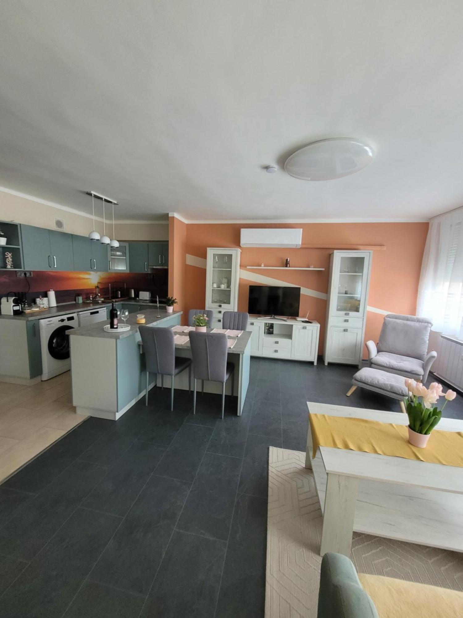 شقة Krisztina Apartman Salgótarján المظهر الخارجي الصورة